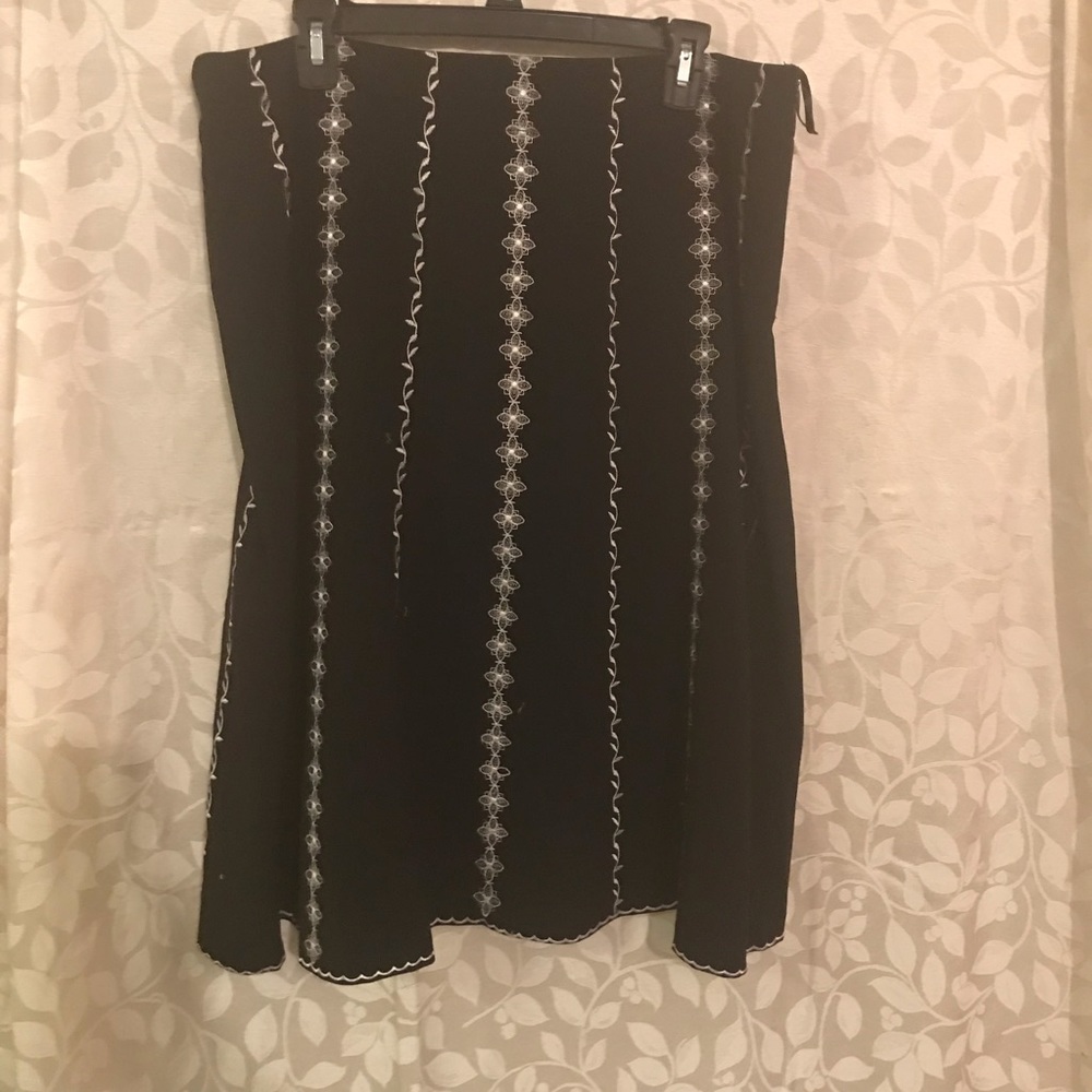 Silkland Pretty Black and White Embroidered Skirt